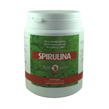 The Red Pigeon Spirulina 300 gr, (een natuurlijke alg met een proteïnegehalte van meer dan 55%).